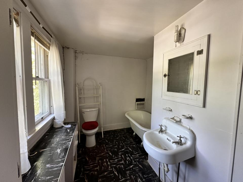 Bathroom 2nd Floor