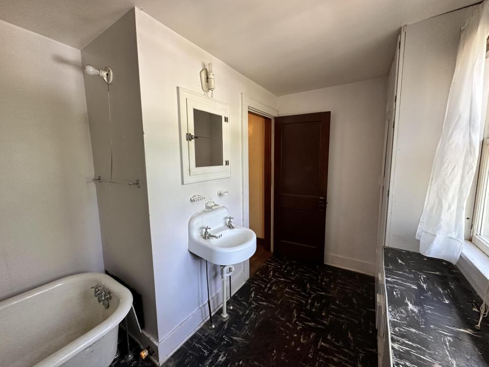 Bathroom 2nd Floor