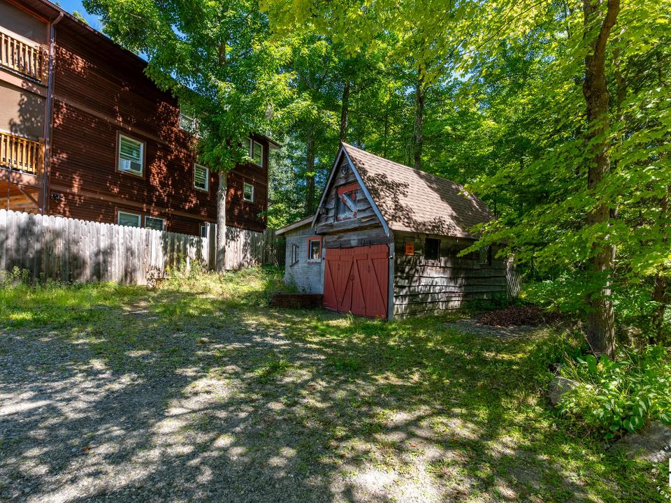 LakePlacidMultifamilyOnParkside_Outbuild
