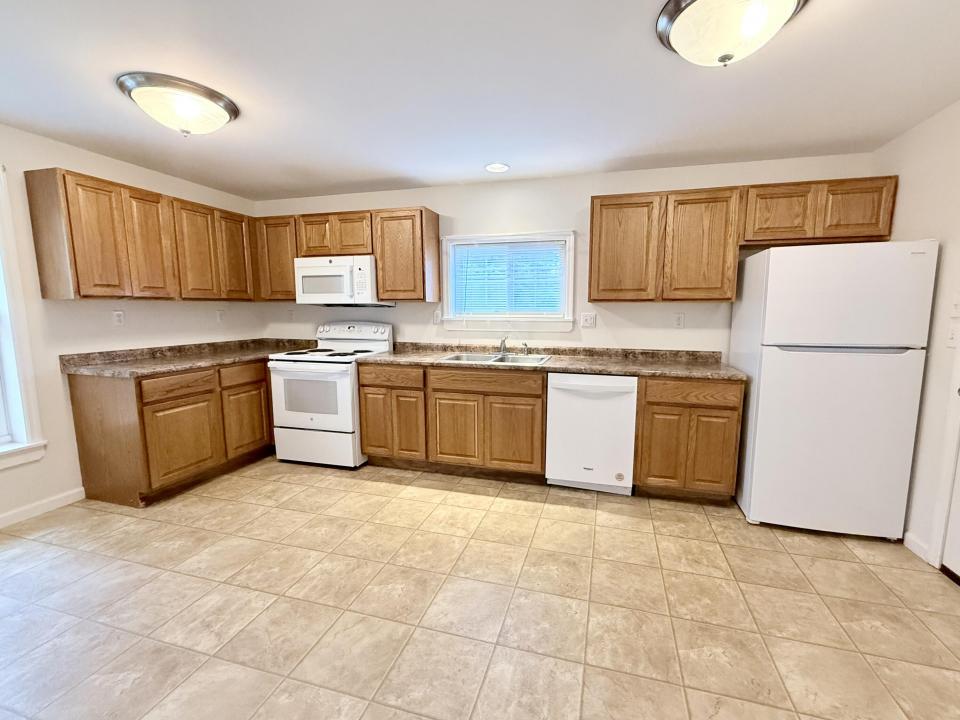 Apt B kitchen
