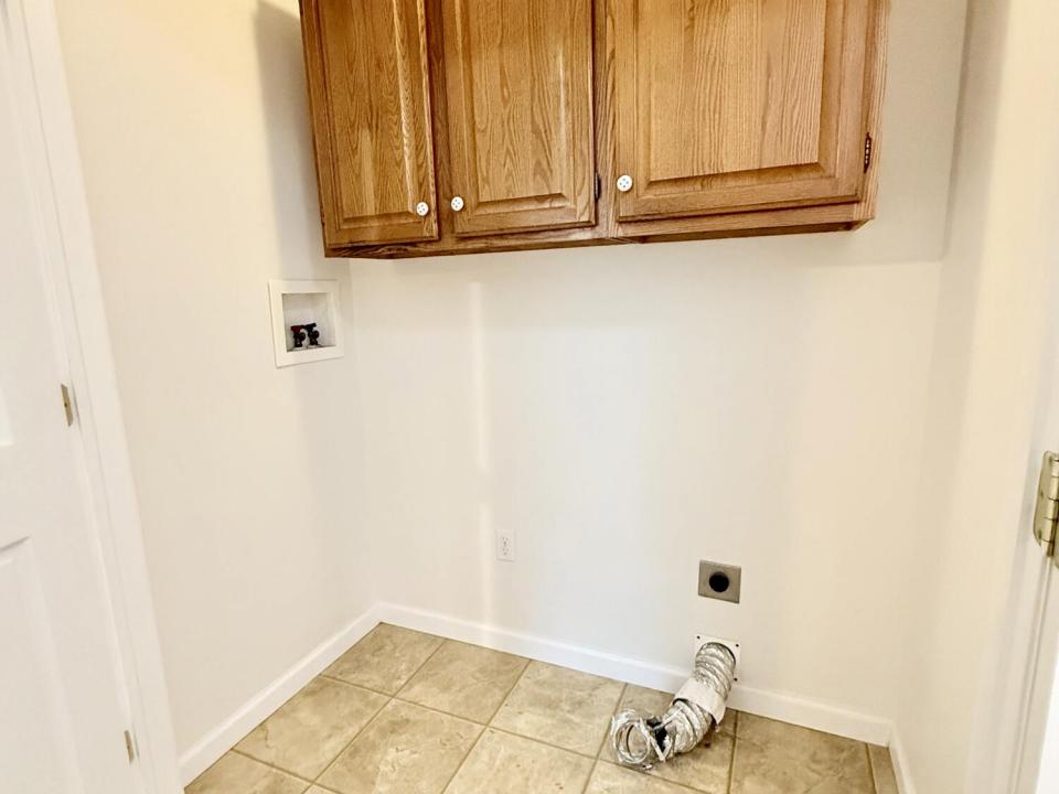 Apt B Laundry Room