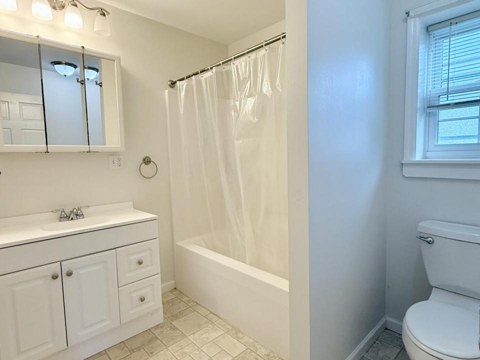 Apt B Bathroom