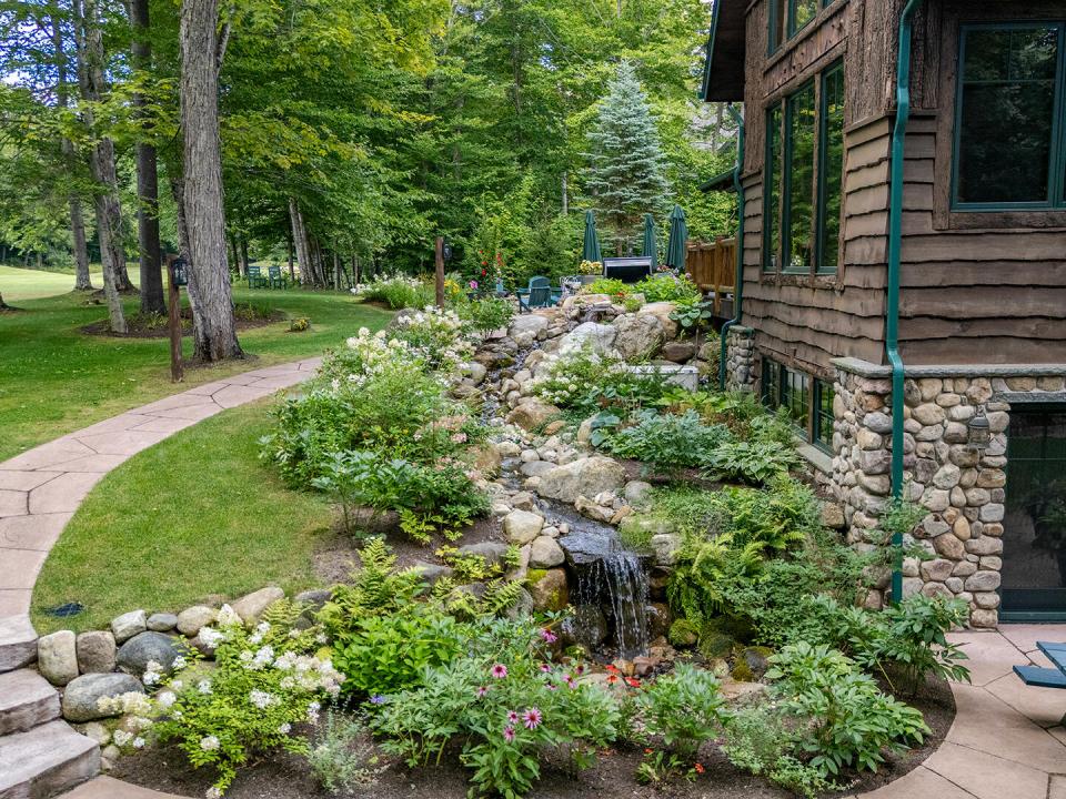 ForsthausInLakePlacid_A_Waterfall_H