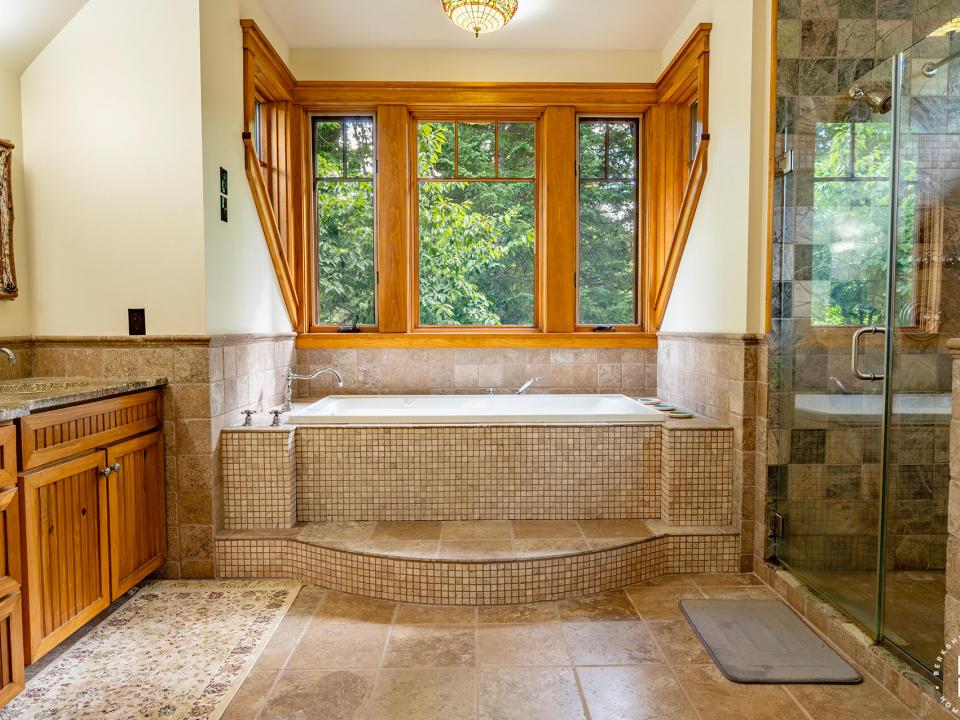 ForsthausInLakePlacid_Bathroom2_Doorway