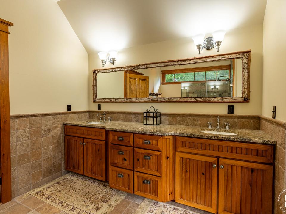ForsthausInLakePlacid_Bathroom2_Vanity
