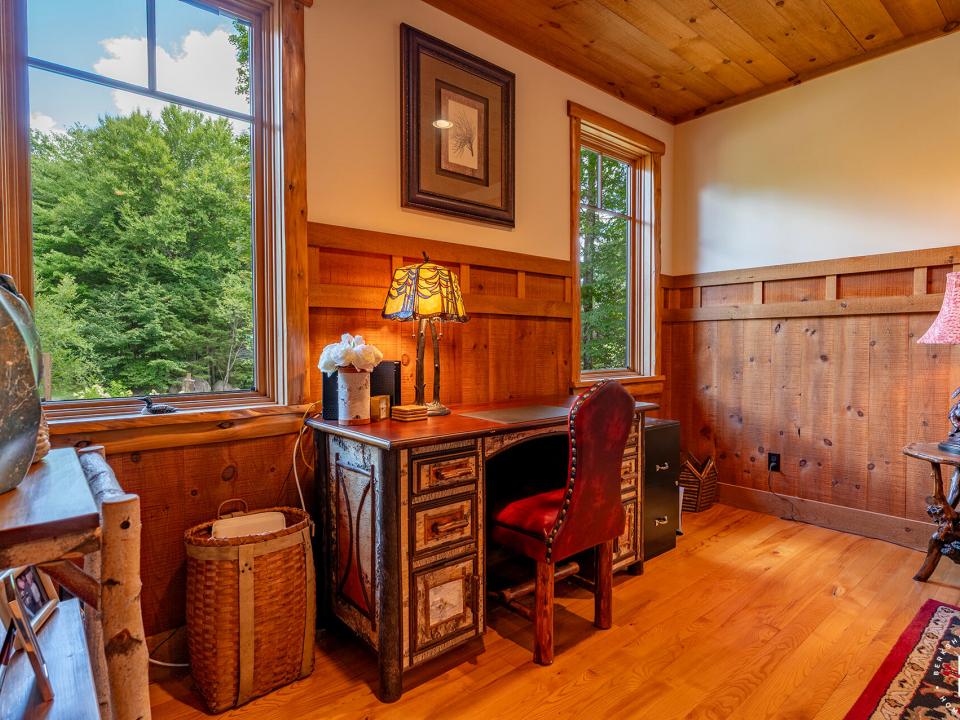 ForsthausInLakePlacid_Den_Desk
