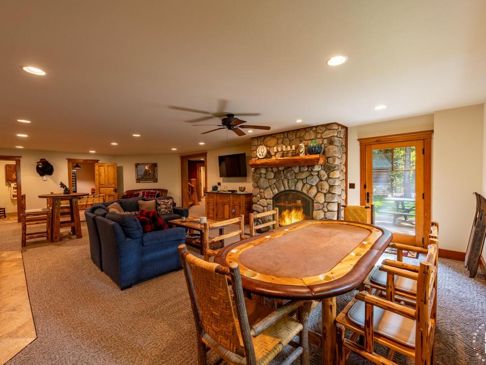 ForsthausInLakePlacid_EntertainmentRoom_