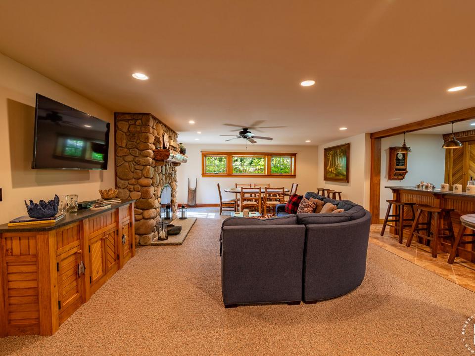 ForsthausInLakePlacid_EntertainmentRoom