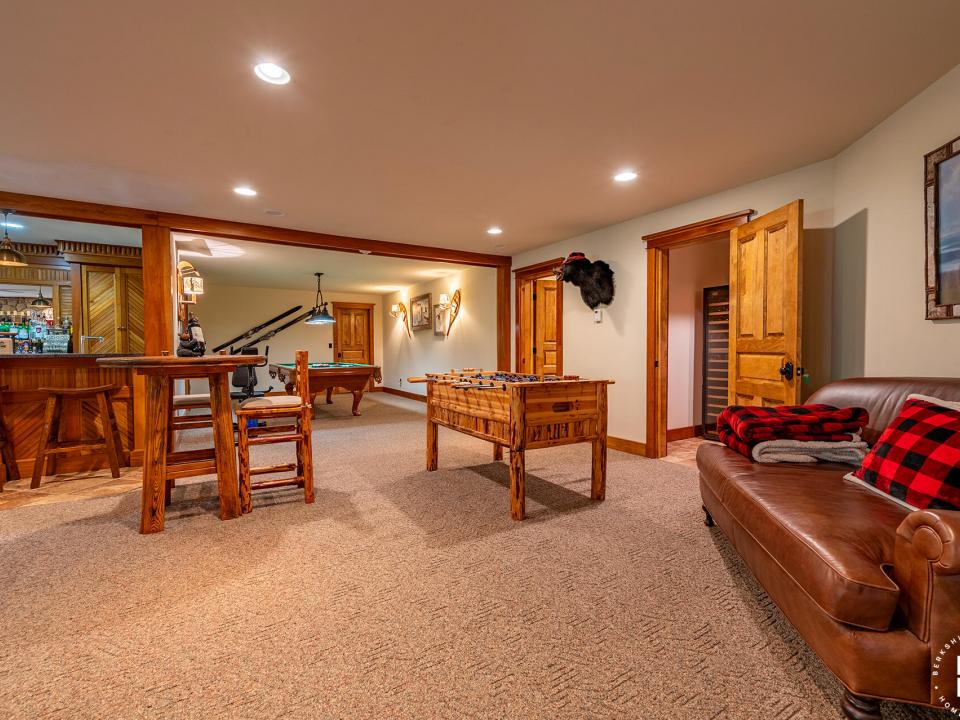 ForsthausInLakePlacid_Foosball_PoolTable