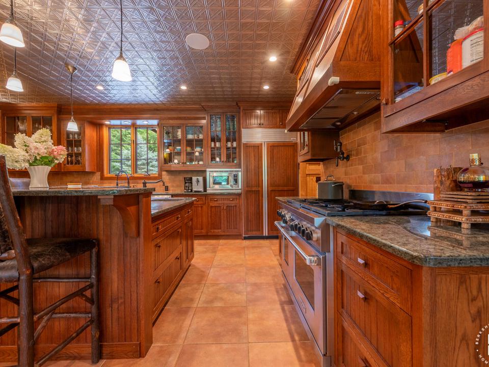 ForsthausInLakePlacid_Kitchen_Stove