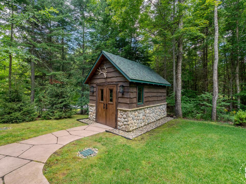 ForsthausInLakePlacid_Outbuilding