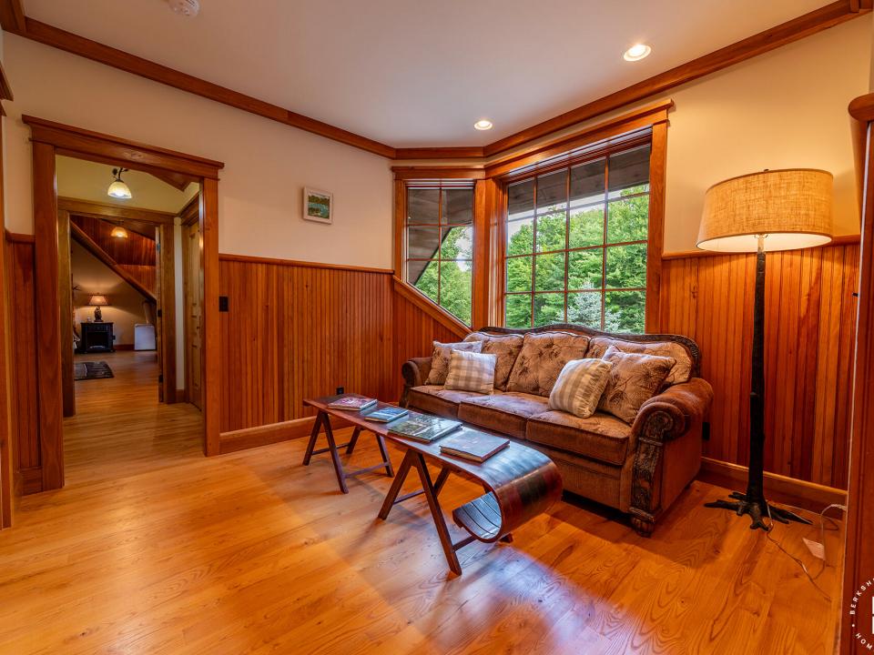 ForsthausInLakePlacid_Upstairs_SittingAr