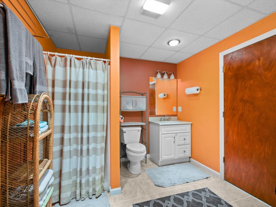Basement - bathroom