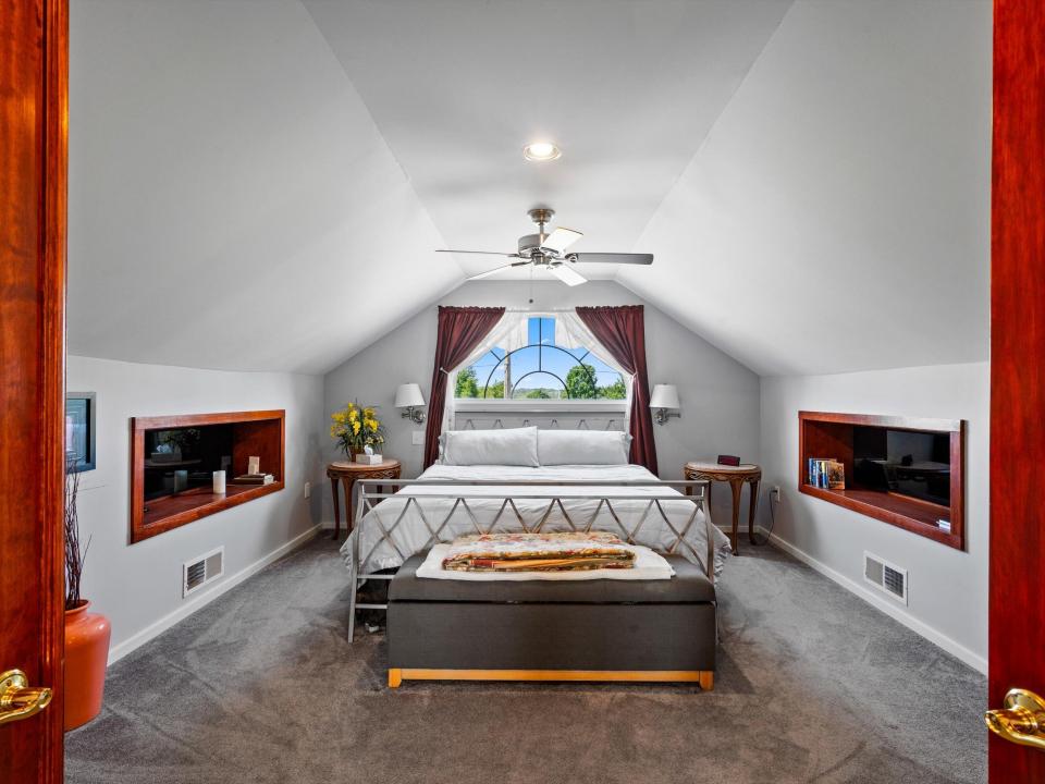 cottage - above garage