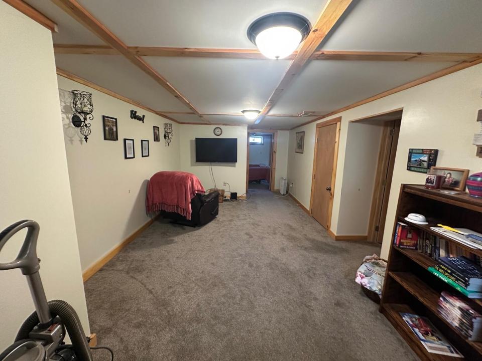 33 North Bend St basement room 3