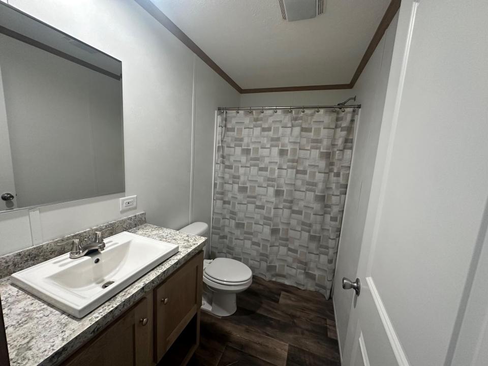 246 Bear Swamp Rd bath