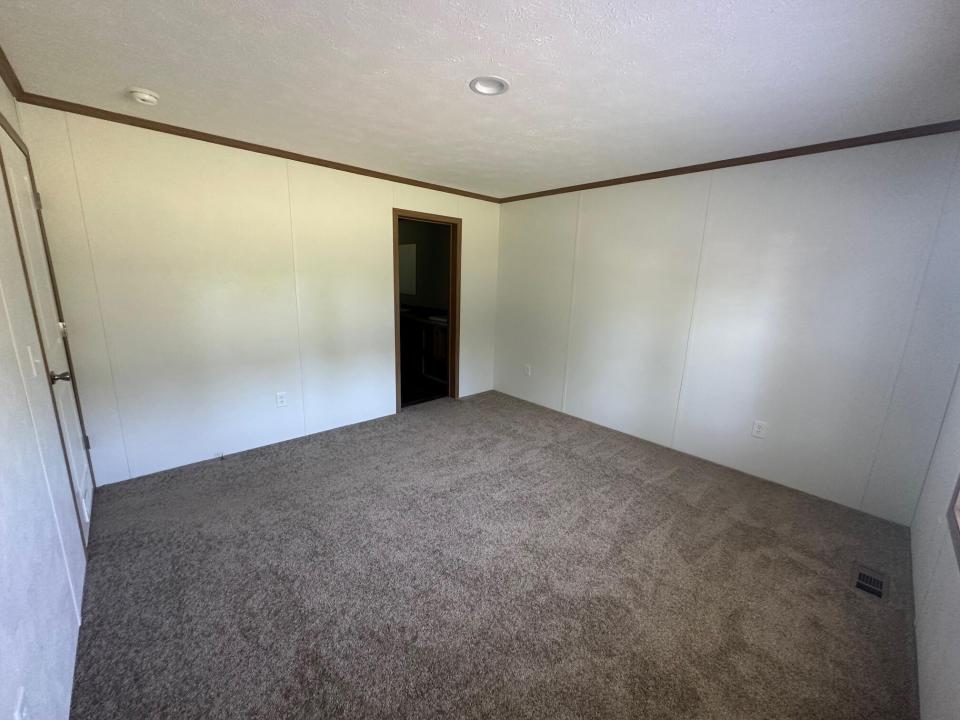 246 Bear Swamp Rd master bed