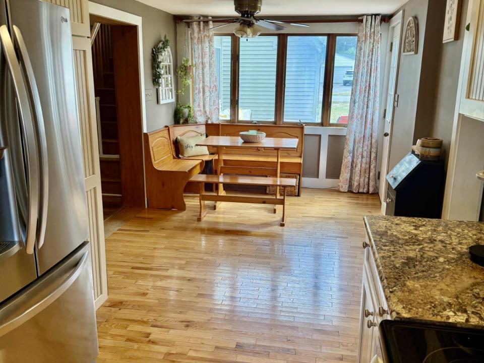 eat in kitchen area