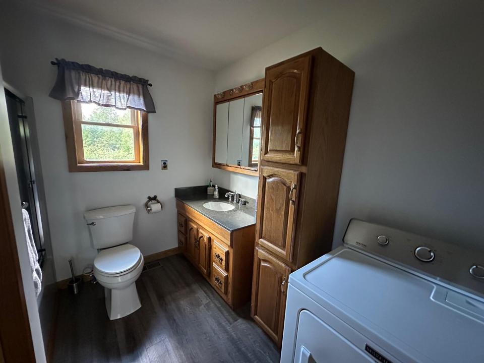 1875 Rt 374 bathroom
