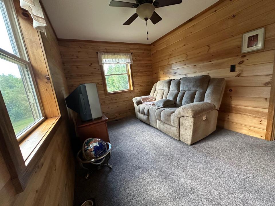 1875 Rt 374 bed 2