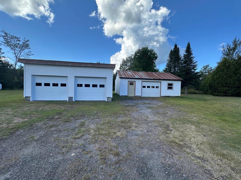 1875 Rt 374 Garage