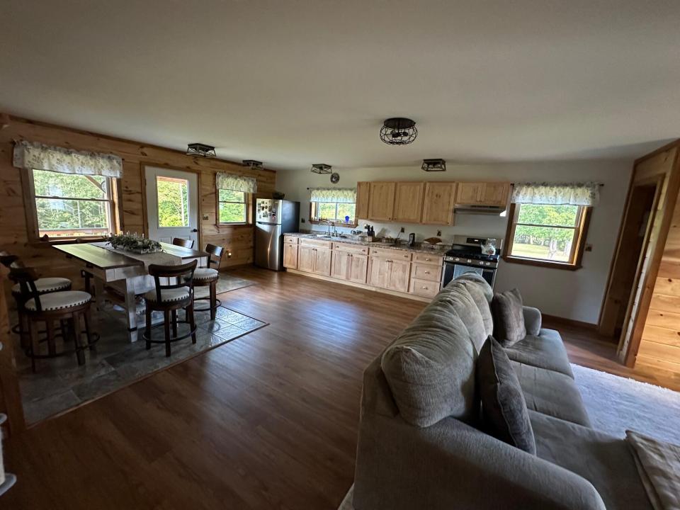 1875 Rt 374 living area