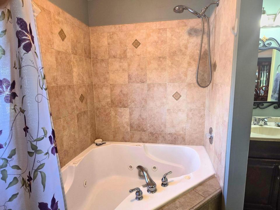 20 James Main Bathroom