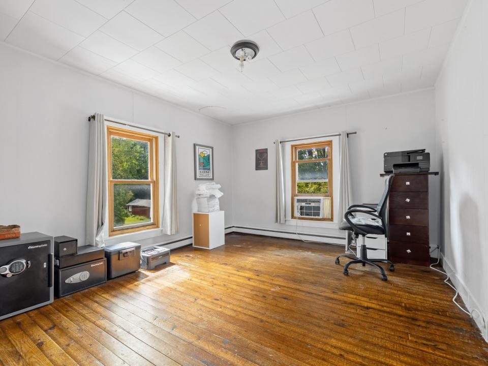 W14-NY0589-24