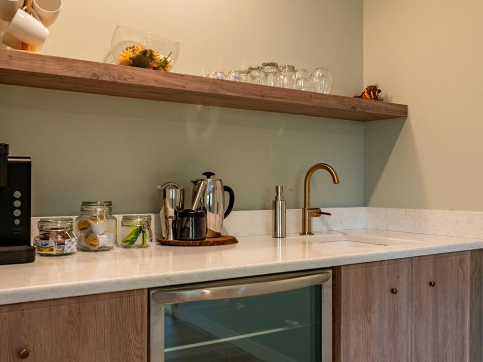 JayHomeOnSignor_WetBar_V