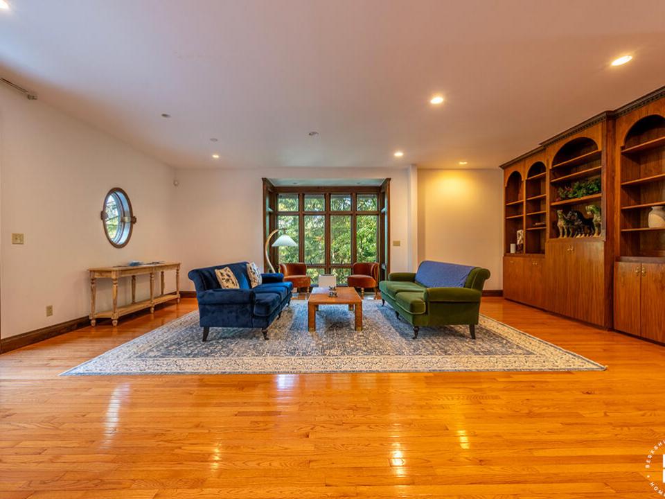 JayHomeOnSignor_LR JayHomeOnSignor_LR