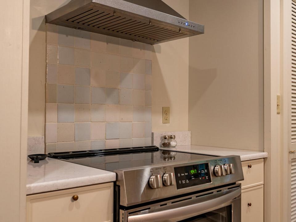 JayHomeOnSignor_Kitchen_Stove_V JayHomeOnSignor_Kitchen_Stove_V