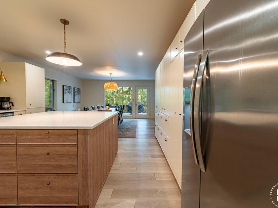 JayHomeOnSignor_Kitchen_From_Mudroom