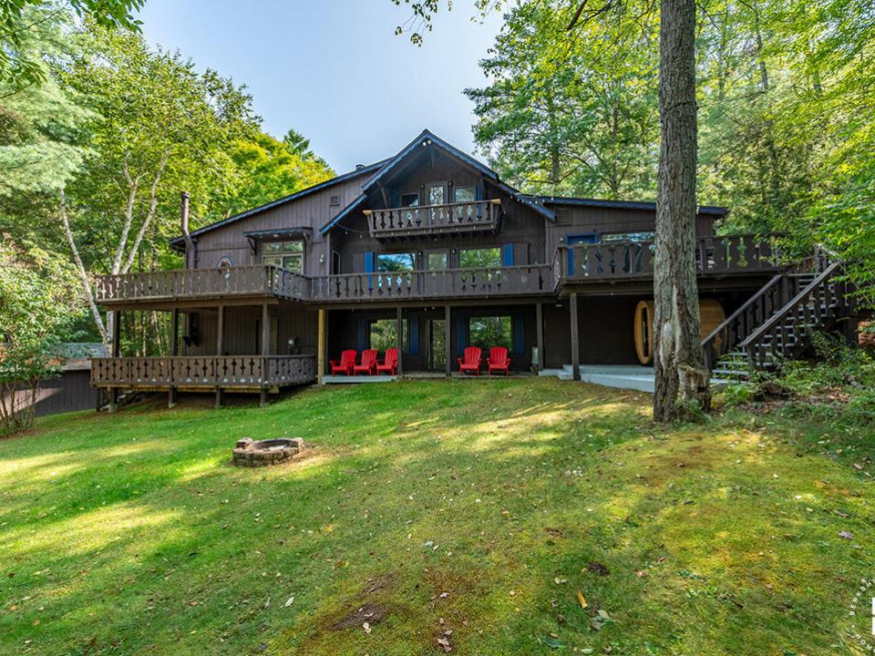 JayHomeOnSignor_Exterior_Back_R