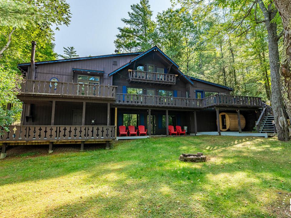 JayHomeOnSignor_Exterior_Back_L JayHomeOnSignor_Exterior_Back_L