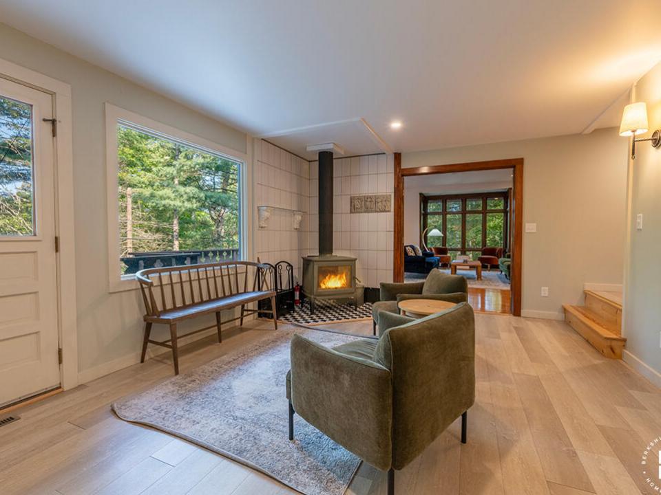 JayHomeOnSignor_Den_Woodstove