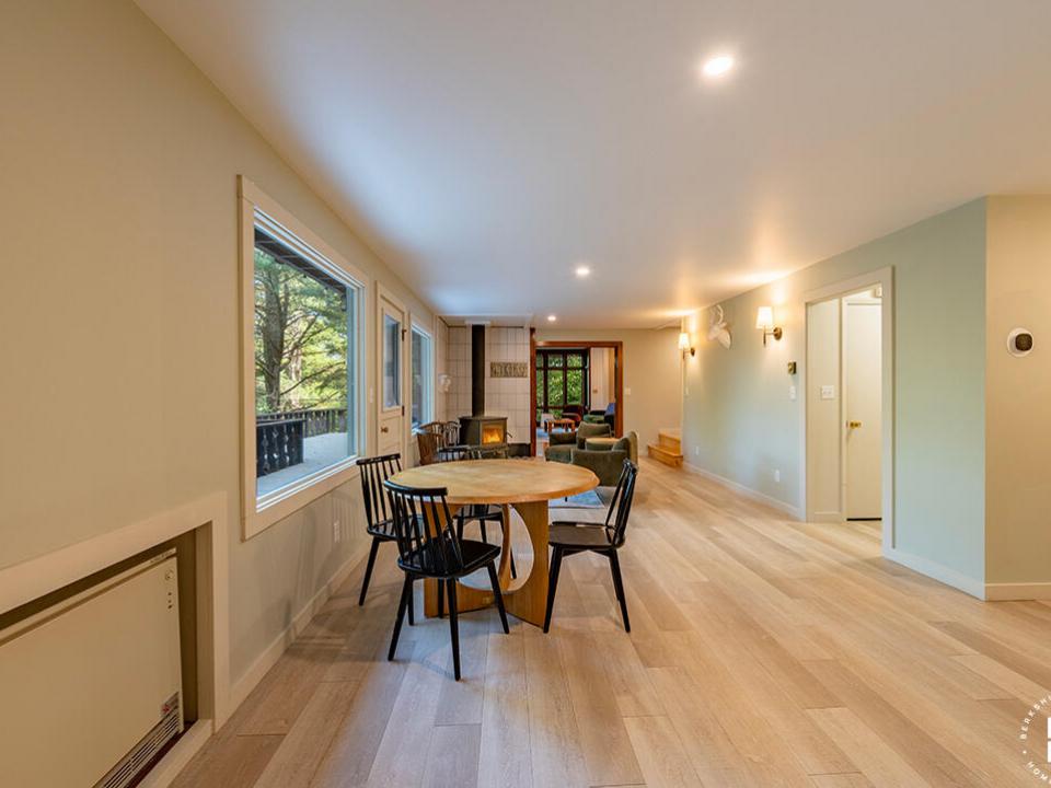 JayHomeOnSignor_Den_Table