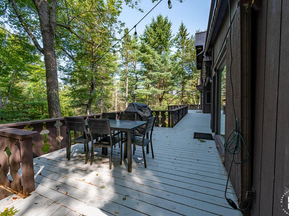 JayHomeOnSignor_Deck_L JayHomeOnSignor_Deck_L