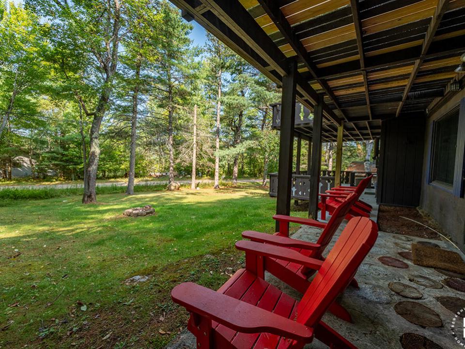 JayHomeOnSignor_CoveredPatio_L