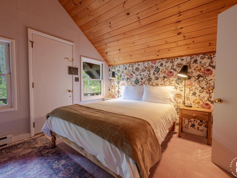 JayHomeOnSignor_Bedroom3 JayHomeOnSignor_Bedroom3