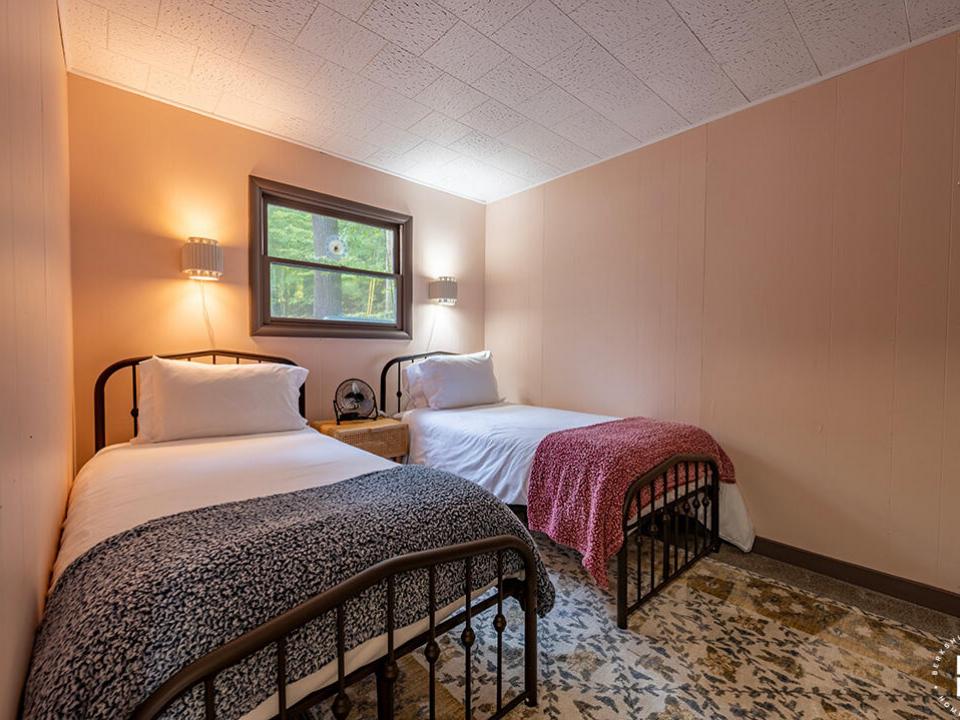 JayHomeOnSignor_Bedroom2