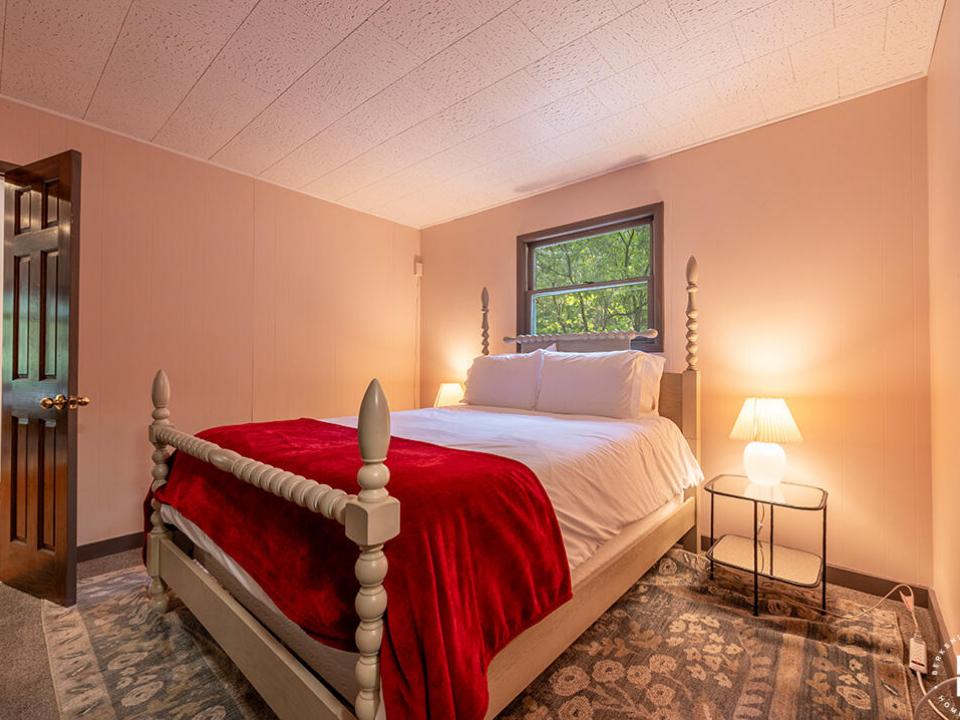 JayHomeOnSignor_Bedroom1 JayHomeOnSignor_Bedroom1