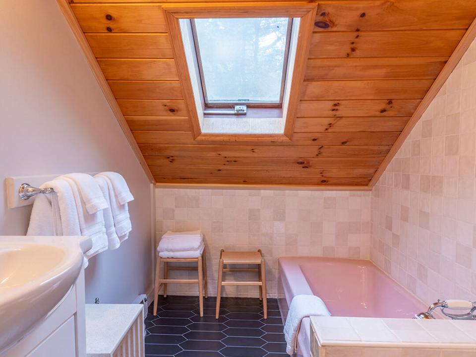 JayHomeOnSignor_Bathroom2