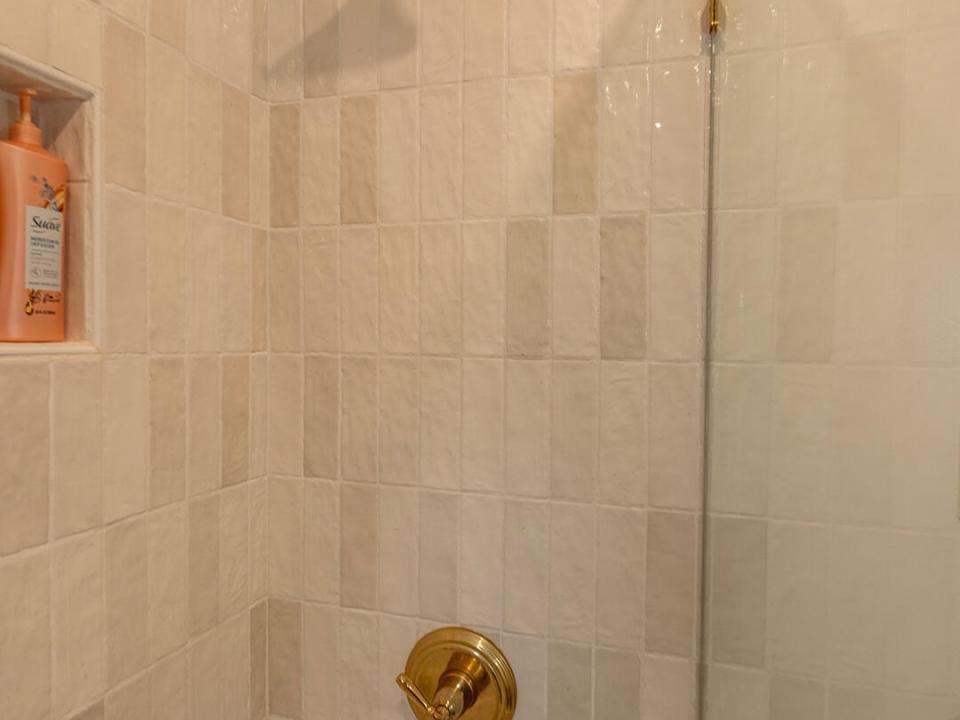 JayHomeOnSignor_Bathroom1_Shower JayHomeOnSignor_Bathroom1_Shower