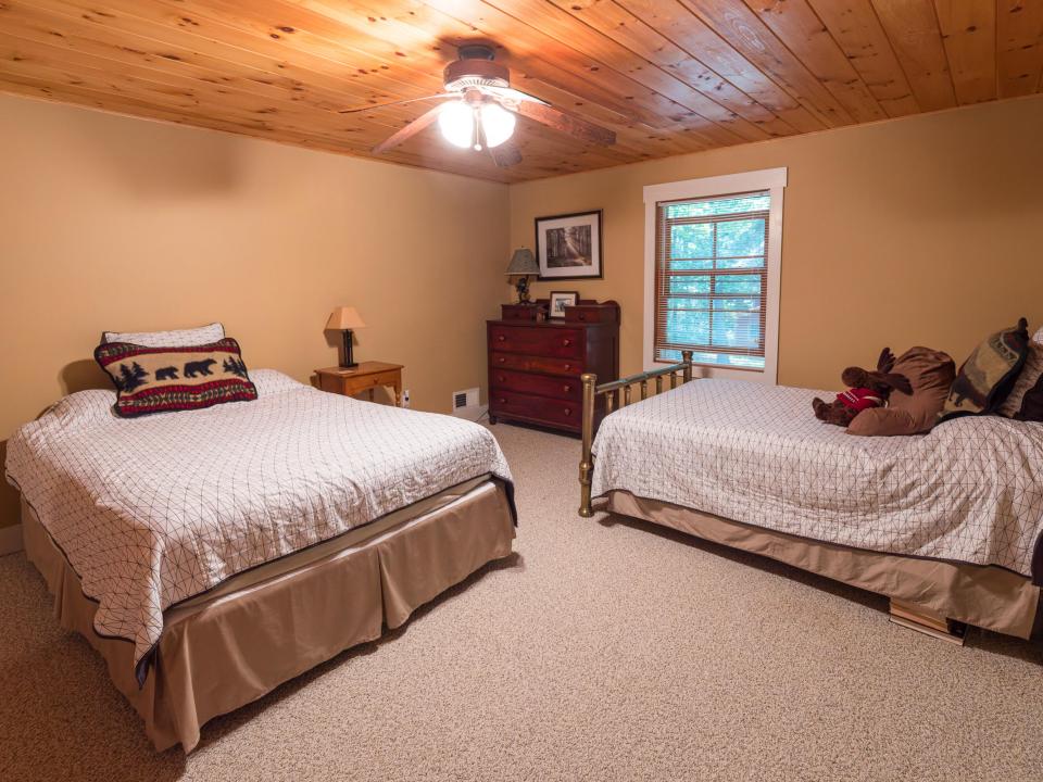 3388 Essex | Lake Champlai 3388 Essex | Lake Champlai