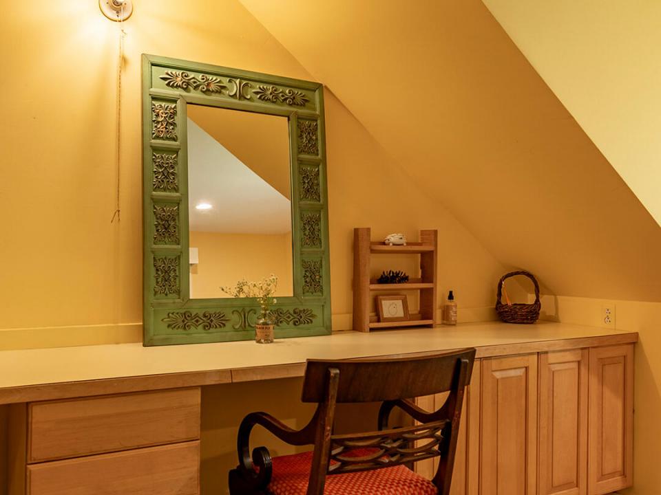 WilmingtonHomeOnHardy_Bedroom1_Desk_V