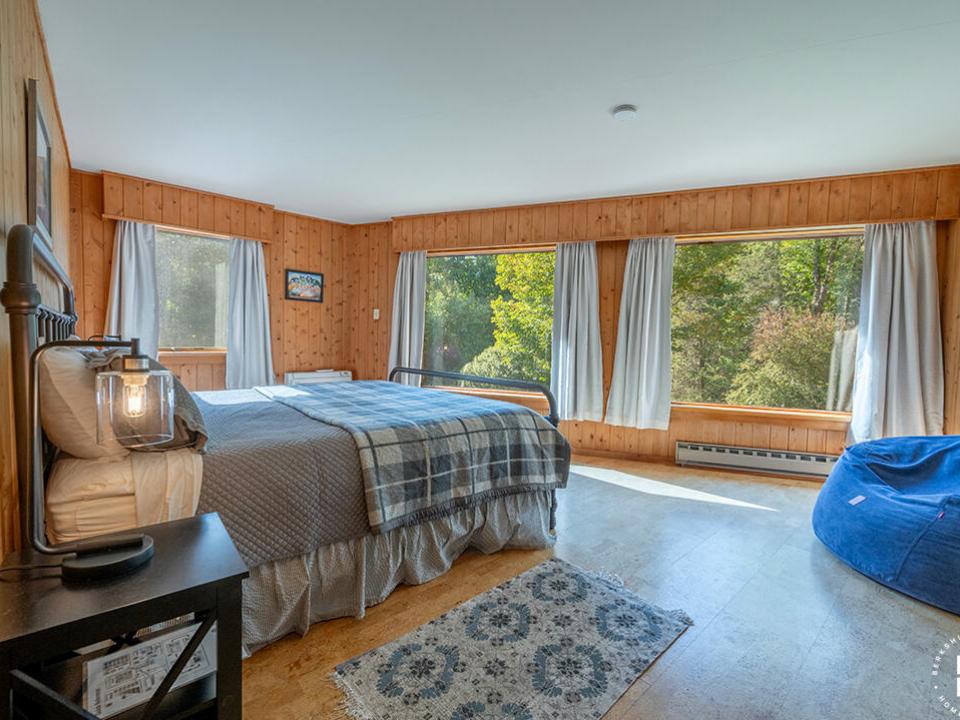 WilmingtonHomeOnHardy_Bedroom2