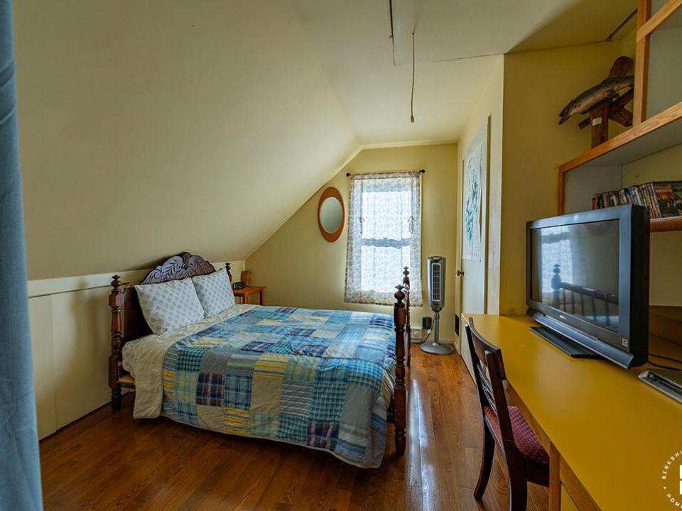 WilmingtonHomeOnHardy_Bedroom3