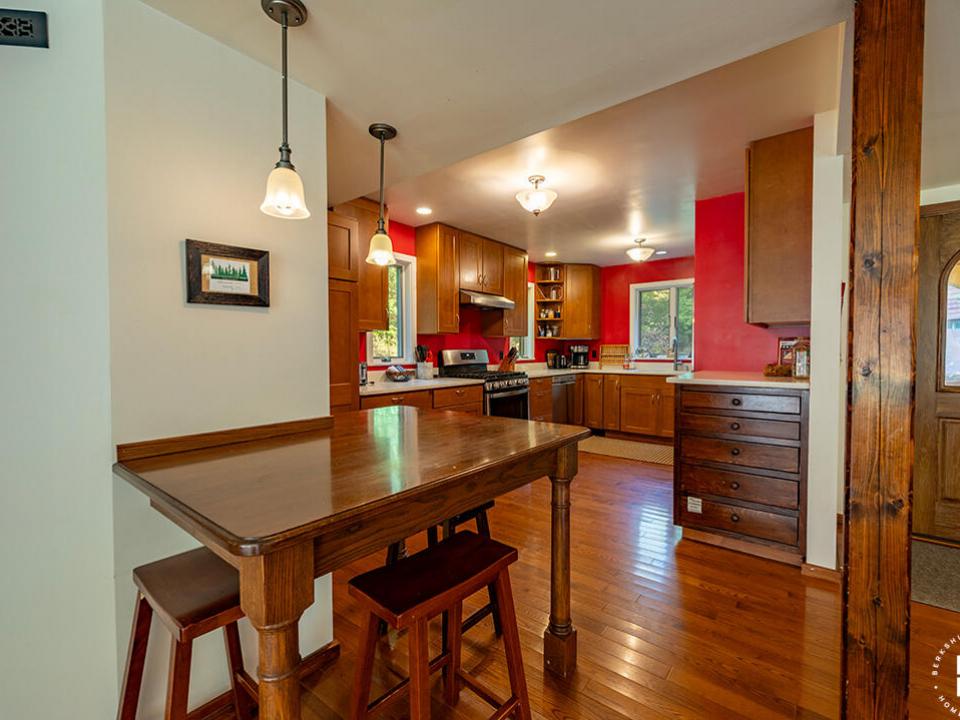 WilmingtonHomeOnHardy_Kitchen_BreakfastT