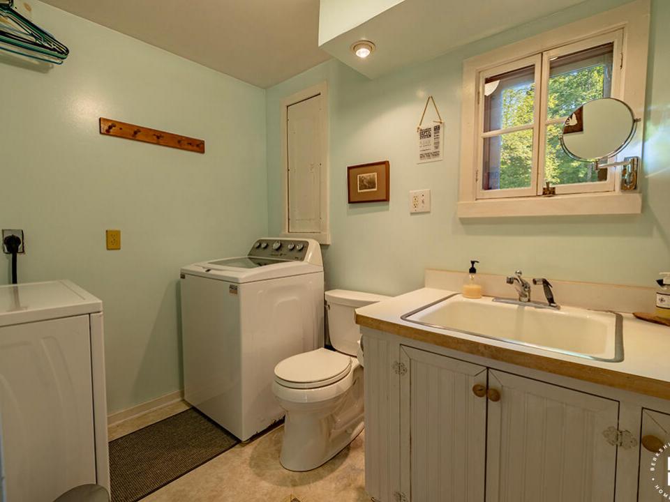 WilmingtonHomeOnHardy_Laundry