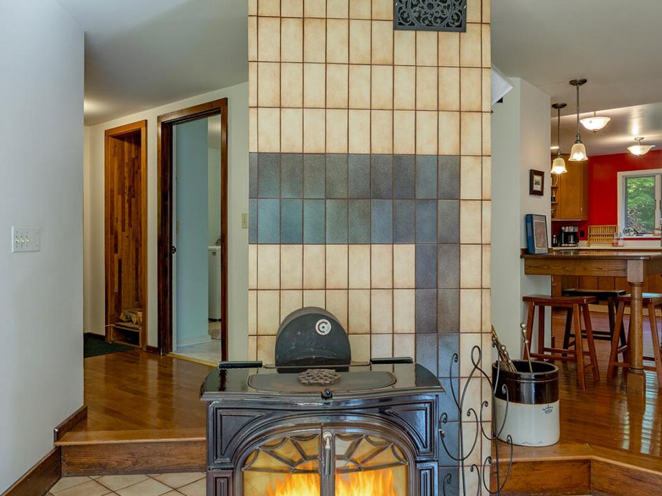 WilmingtonHomeOnHardy_LR_Woodstove